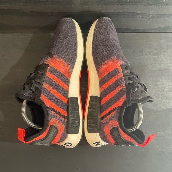 Adidas Originals NMD R1 Men’s Sz 9.5 Stencil Pack Black Solar Red Sneaker G27917 - Picture 5 of 8